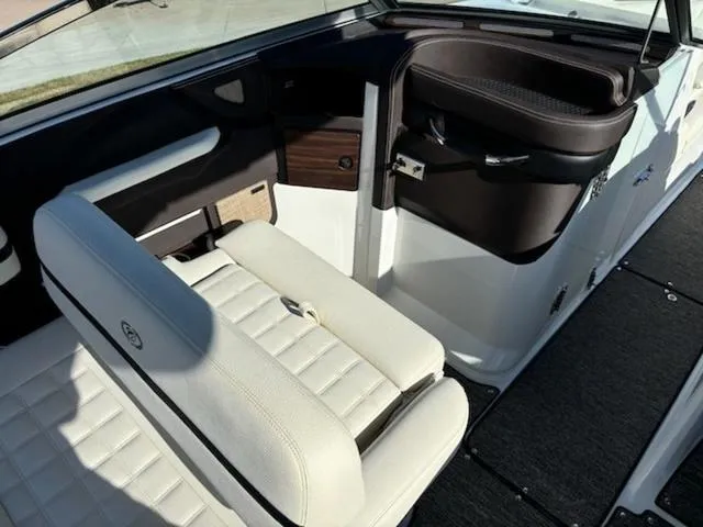 Slide: The Image of Cobalt R5 Surf 2021 - 10