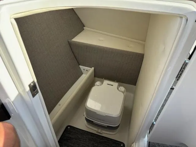 Slide: The Image of Cobalt R5 Surf 2021 - 11