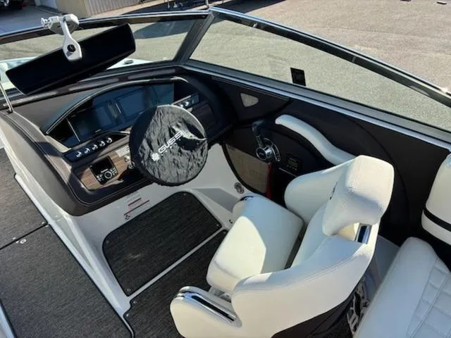 Slide: The Image of Cobalt R5 Surf 2021 - 12