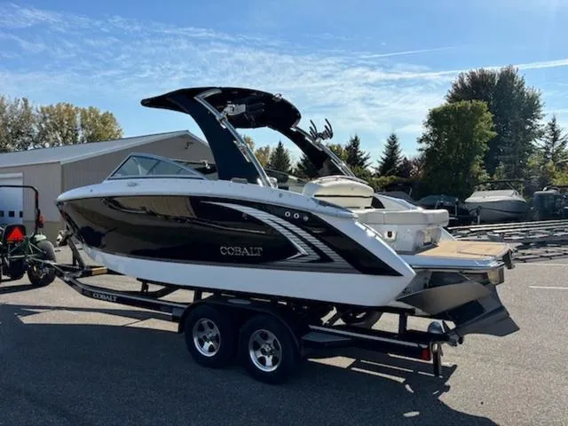 Slide: The Image of Cobalt R5 Surf 2021 - 4