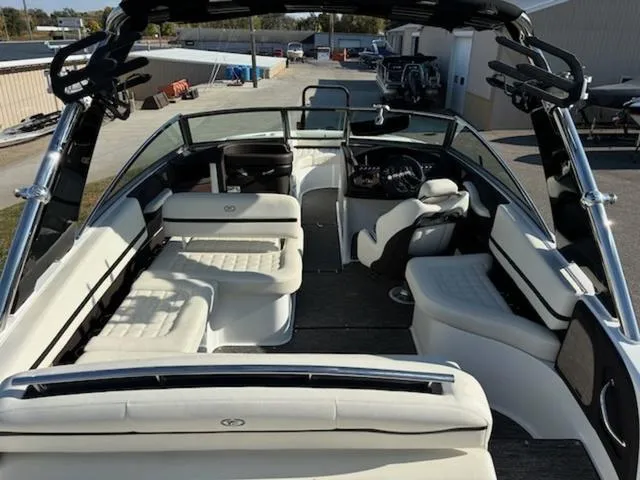 Slide: The Image of Cobalt R5 Surf 2021 - 8