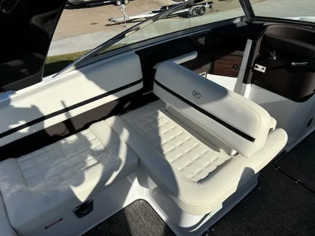 Slide: The Image of Cobalt R5 Surf 2021 - 9