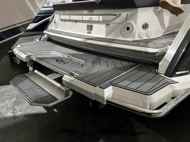 Slide: The Image of Cobalt R33 2023 - 3