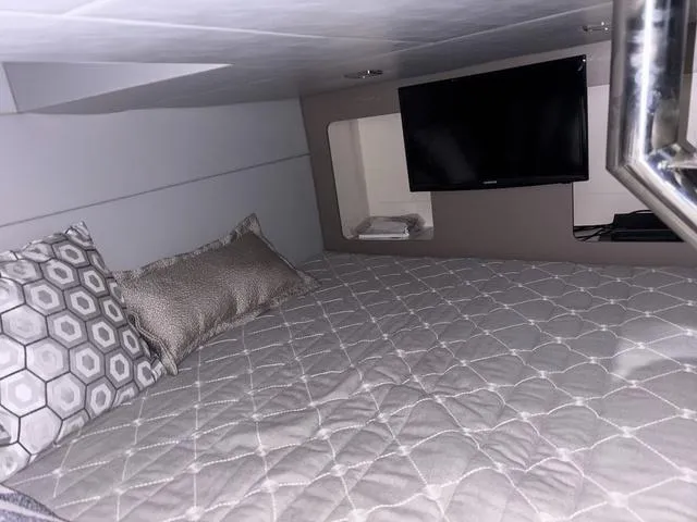 Slide: The Image of Formula Boats 350 Crossover Bowrider 2019 - 13