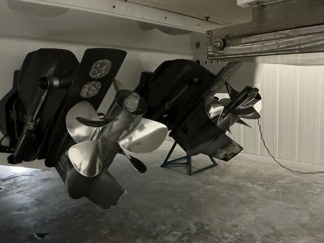 Slide: The Image of Formula Boats 350 Crossover Bowrider 2019 - 23