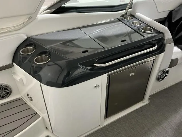 Slide: The Image of Formula Boats 350 Crossover Bowrider 2019 - 9