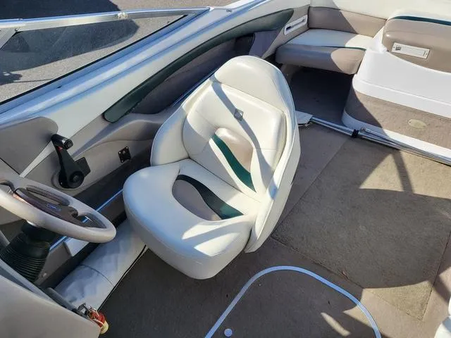 Slide: The Image of Four Winns 200 Horizon 1998 - 9