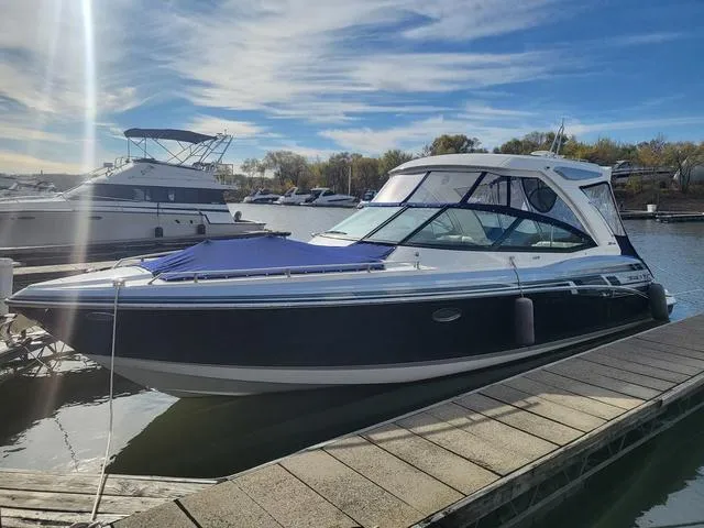 Slide: The Image of Formula 330 Crossover Bowrider 2021 - 10