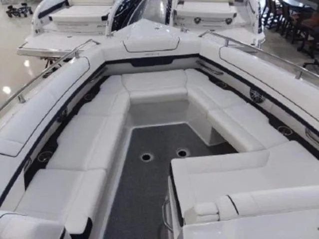 Slide: The Image of Formula 330 Crossover Bowrider 2021 - 11