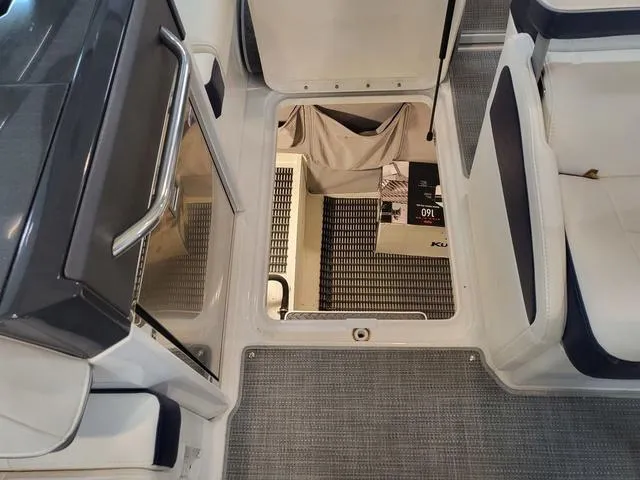 Slide: The Image of Formula 330 Crossover Bowrider 2021 - 13