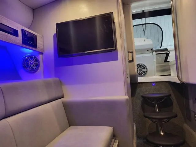 Slide: The Image of Formula 330 Crossover Bowrider 2021 - 15