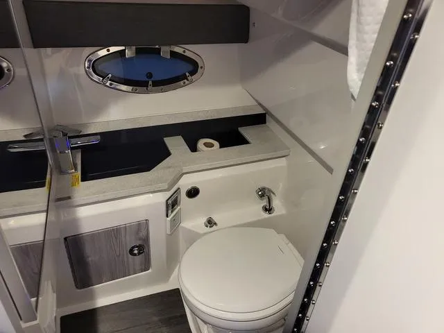 Slide: The Image of Formula 330 Crossover Bowrider 2021 - 17