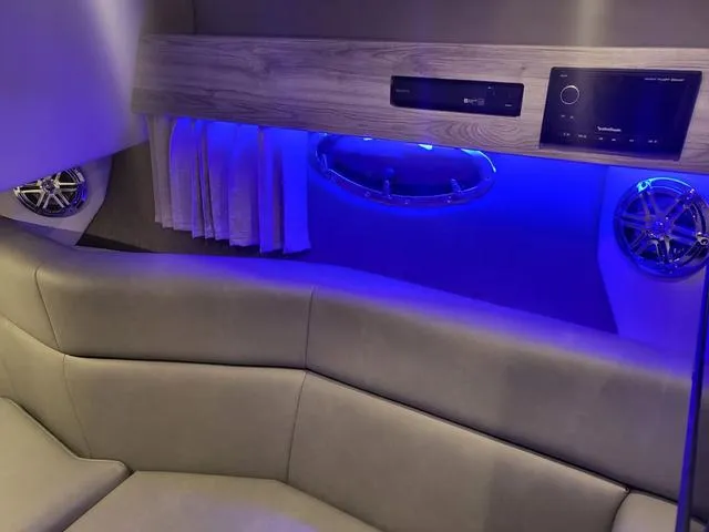 Slide: The Image of Formula 330 Crossover Bowrider 2021 - 18