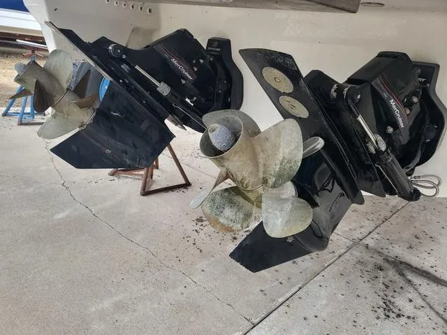 Slide: The Image of Formula 330 Crossover Bowrider 2021 - 23