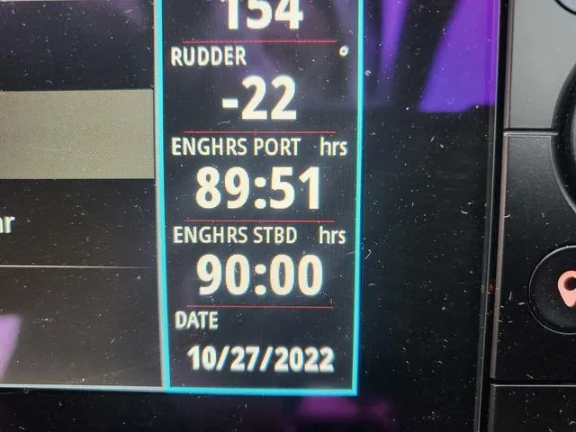 Slide: The Image of Formula 330 Crossover Bowrider 2021 - 24