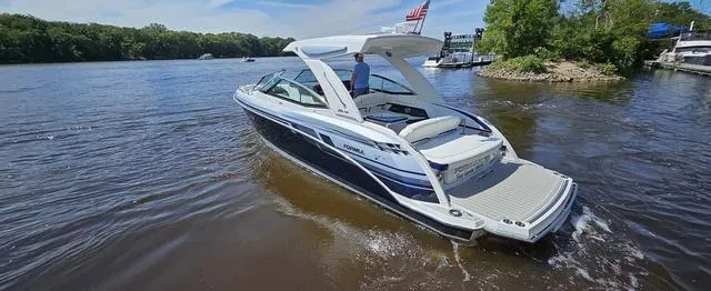 Slide: The Image of Formula 330 Crossover Bowrider 2021 - 4