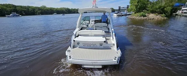 Slide: The Image of Formula 330 Crossover Bowrider 2021 - 5