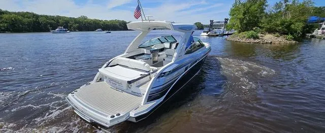 Slide: The Image of Formula 330 Crossover Bowrider 2021 - 6