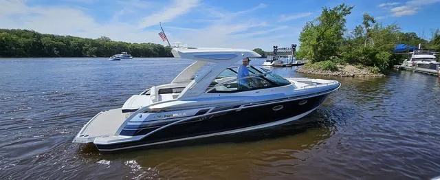 Slide: The Image of Formula 330 Crossover Bowrider 2021 - 7