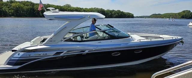 Slide: The Image of Formula 330 Crossover Bowrider 2021 - 8