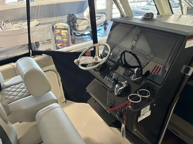 Slide: The Image of Pursuit S 328 Sport 2025 - 4