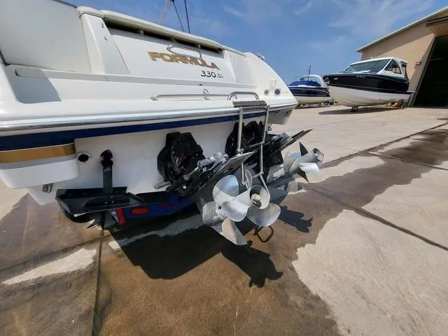 Slide: The Image of Formula Boats 330 Sun Sport 2002 - 15