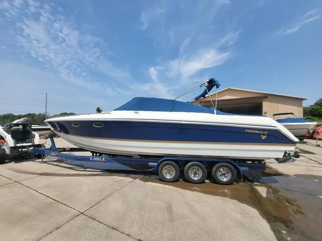 Slide: The Image of Formula Boats 330 Sun Sport 2002 - 4