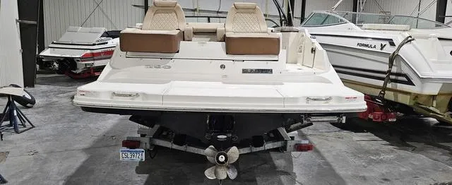 Slide: The Image of Sea Ray 290 Sundeck 2016 - 3