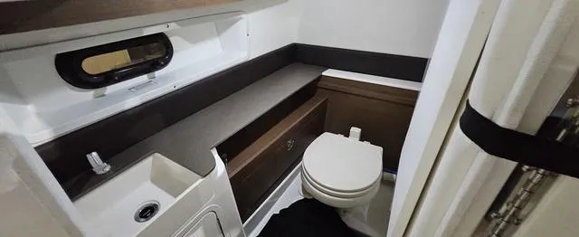 Slide: The Image of Sea Ray 290 Sundeck 2016 - 6