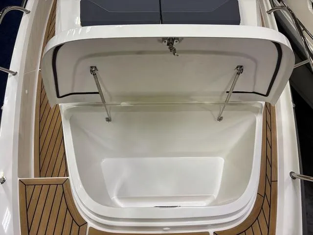 Slide: The Image of Nimbus W11 2025 - 25