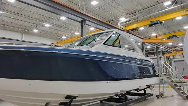 The Image of Formula 380 Super Sport Crossover 2025 - 1