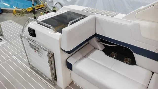 Slide: The Image of Formula 380 Super Sport Crossover 2025 - 16