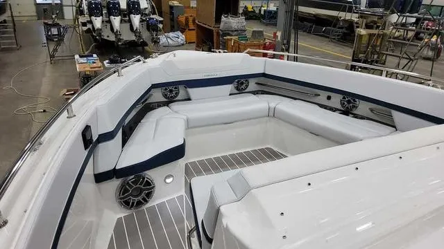 Slide: The Image of Formula 380 Super Sport Crossover 2025 - 6