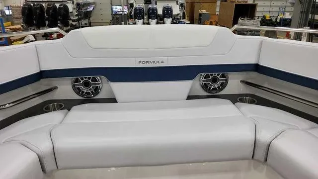 Slide: The Image of Formula 380 Super Sport Crossover 2025 - 7