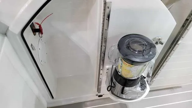 Slide: The Image of Formula 380 Super Sport Crossover 2025 - 8