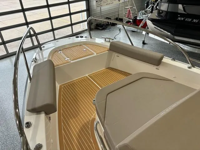 Slide: The Image of Nimbus Commuter C9 2025 - 10