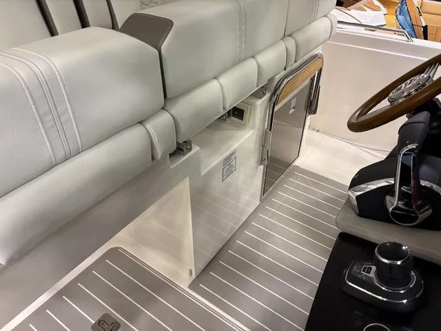 Slide: The Image of Tiara 34LS 2025 - 8