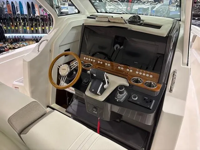 Slide: The Image of Tiara 34LS 2025 - 9