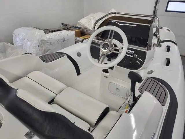 Slide: The Image of Walker Bay Generation 12 Dlx 2024 - 5