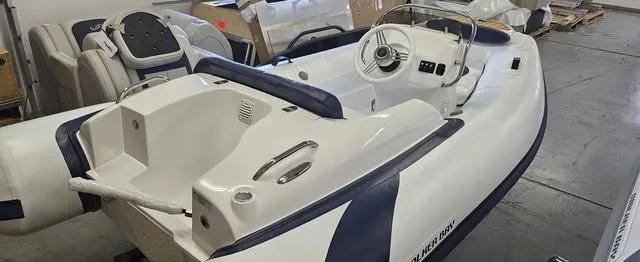 Slide: The Image of Walker Bay Generation 360 DLX 2024 - 2