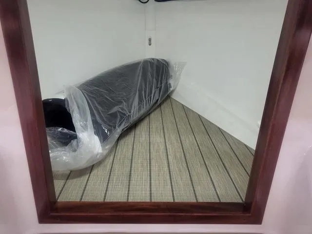 Slide: The Image of Mirror reflection of a wrapped object on a striped floor, Thoroughbred u23i, 2024 model. - 14