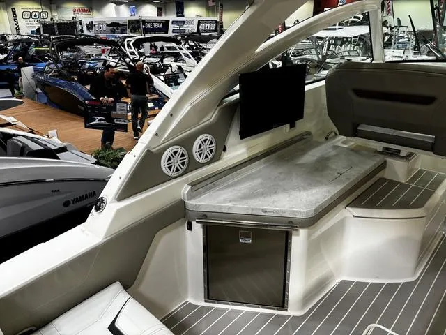 Slide: The Image of Tiara 34lx 2024 - 5