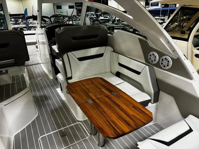 Slide: The Image of Tiara 34lx 2024 - 6