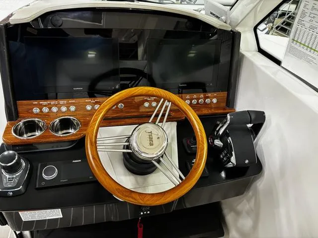 Slide: The Image of Tiara 34lx 2024 - 8