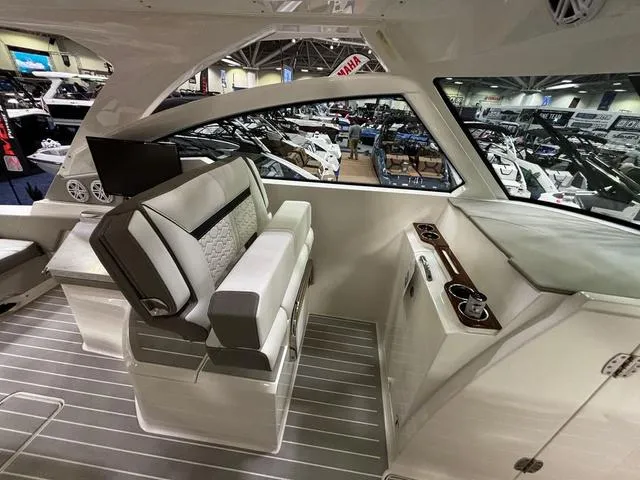 Slide: The Image of Tiara 34lx 2024 - 9