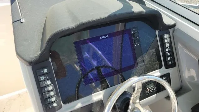 Slide: The Image of Robalo R247 Dual Console 2022 - 10