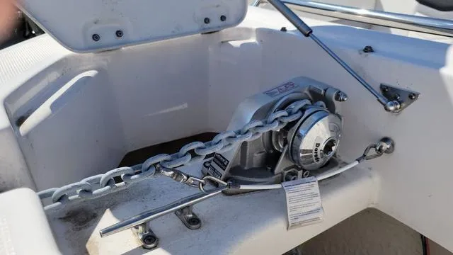 Slide: The Image of Robalo R247 Dual Console 2022 - 13