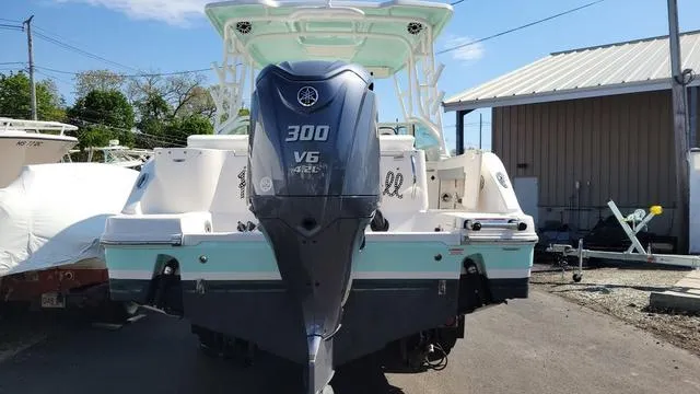 Slide: The Image of Robalo R247 Dual Console 2022 - 3