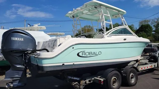 Slide: The Image of Robalo R247 Dual Console 2022 - 4