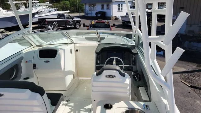 Slide: The Image of Robalo R247 Dual Console 2022 - 5